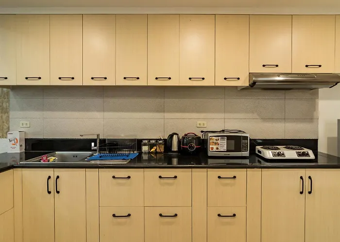 Hébergement de vacances Modern 4br House With Billiards,ktv,wifi,netflix-10mins From Robinson Mall Manille