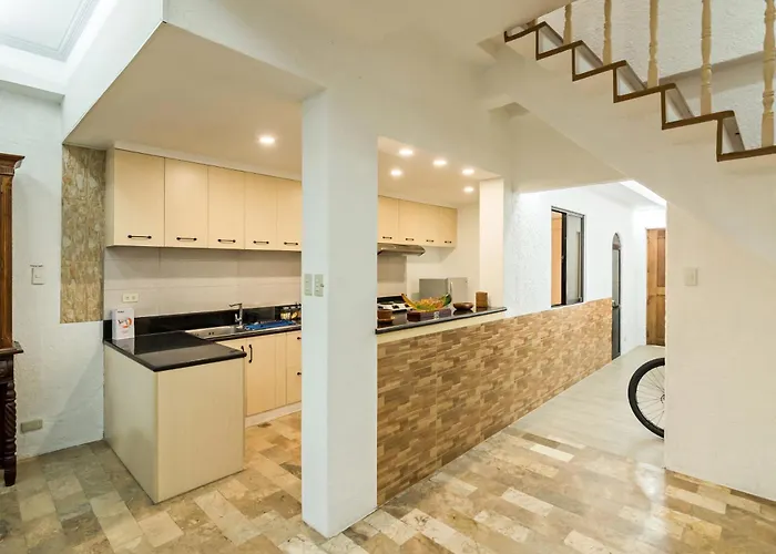 Modern 4br House With Billiards,ktv,wifi,netflix-10mins From Robinson Mall Manille