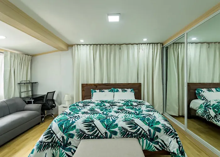 Hébergement de vacances Modern 4br House With Billiards,ktv,wifi,netflix-10mins From Robinson Mall *