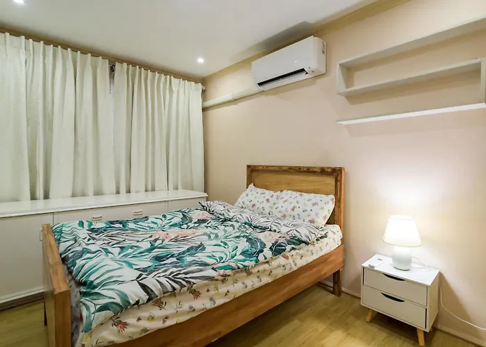 Modern 4br House With Billiards,ktv,wifi,netflix-10mins From Robinson Mall Hébergement de vacances Manille