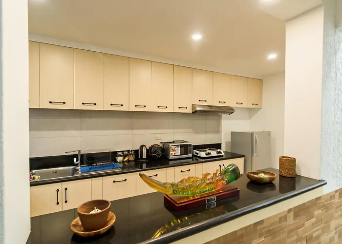 Modern 4br House With Billiards,ktv,wifi,netflix-10mins From Robinson Mall