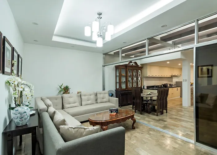 Hébergement de vacances Modern 4br House With Billiards,ktv,wifi,netflix-10mins From Robinson Mall Manille