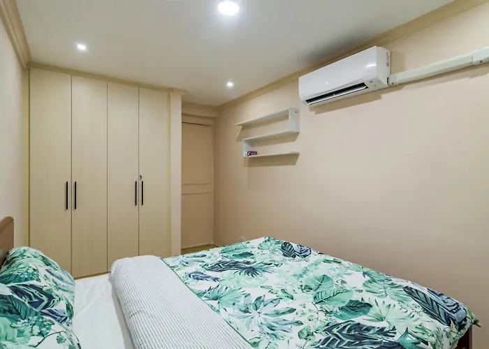 Modern 4br House With Billiards,ktv,wifi,netflix-10mins From Robinson Mall Hébergement de vacances Manille